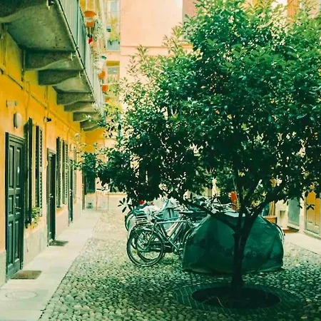 Casa Navi - Typical House By Navigli * מילאנו