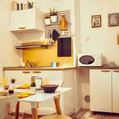 Casa Navi - Typical House By Navigli * מילאנו